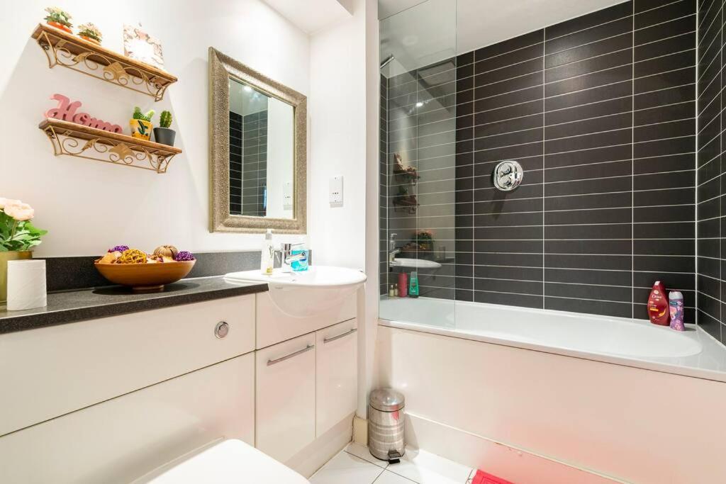 London Skylineviews 2 Bed 2 Bath Flat Near Canary Wharf, O2 & Excel المظهر الخارجي الصورة