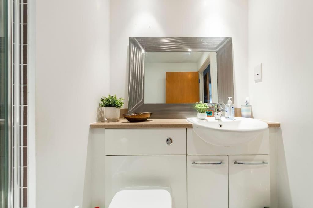 London Skylineviews 2 Bed 2 Bath Flat Near Canary Wharf, O2 & Excel المظهر الخارجي الصورة