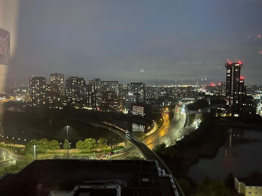 London Skylineviews 2 Bed 2 Bath Flat Near Canary Wharf, O2 & Excel المظهر الخارجي الصورة
